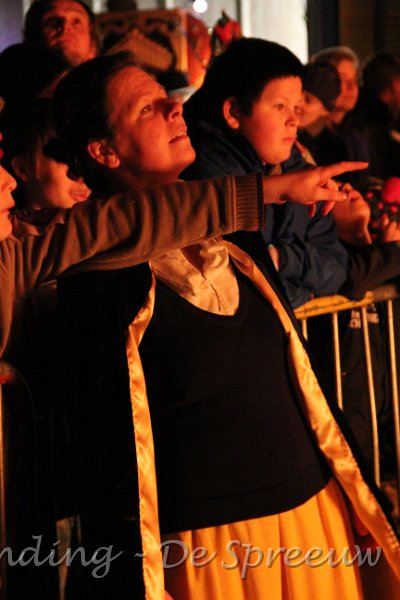 IMG_2528.JPG - kijk, nee niet daarboven, ginderachter!