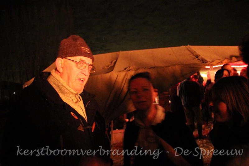 IMG_2543.JPG - de meesterverteller probeerde nog een verhaaltje over sneeuwwitje en nen hoop kabouters te verkopen...