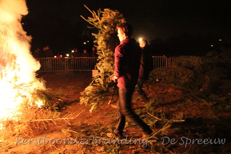 IMG_2549.JPG - heelder bomen worden er ineens op het vuur gesmeten