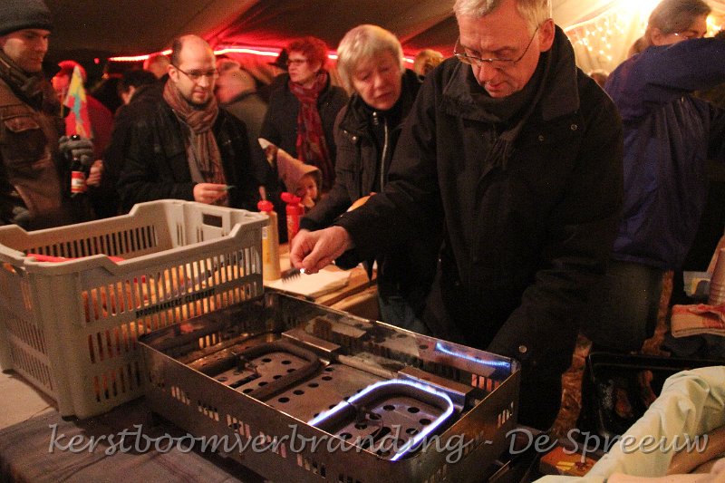 IMG_2568.JPG - voilà, het vuur is terug aan