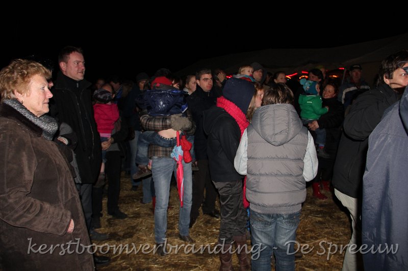 IMG_2634.JPG - die muziek was zo mooi, dat zelfs die kleine in het slaap was gevallen