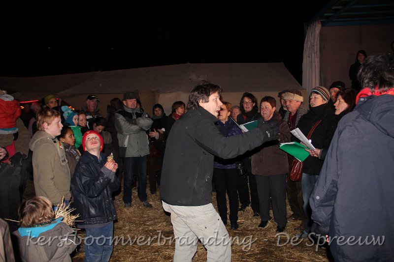 IMG_2636.JPG - hij kreeg het zelfs gedaan dat beide koren tesamen zongen!