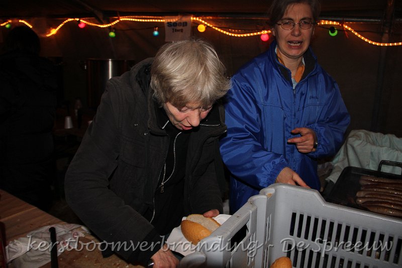IMG_2637.JPG - broodjes ! ..... worsten ! ..... op de markt prijzen ze hun waren ook zo aan