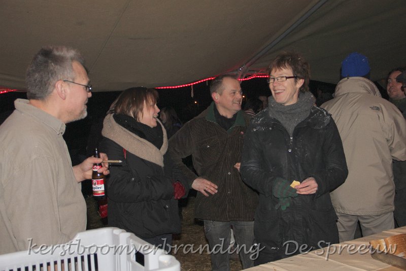 IMG_2694.JPG - allée ik trakteer en plots staat er nog iemand op de foto!