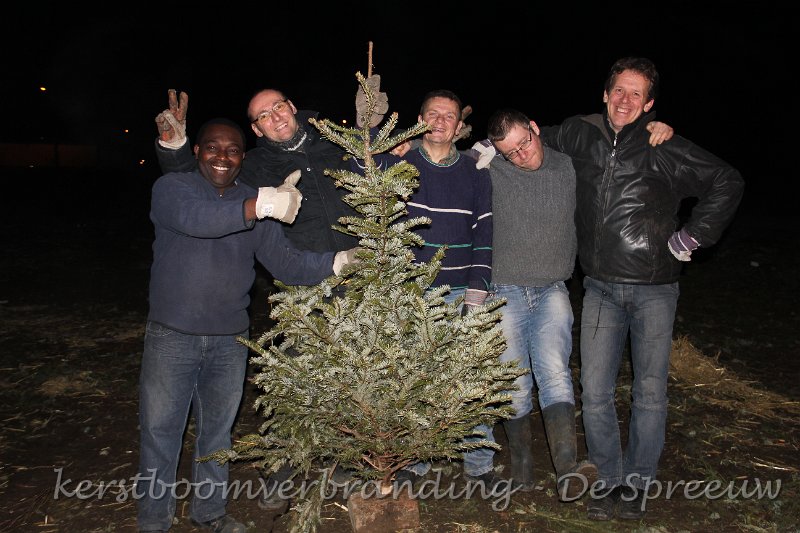 IMG_2776.JPG - en de laatste shift boomgooiers (achter dien boom)