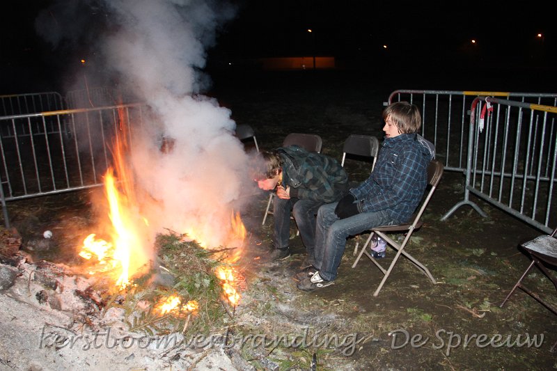 IMG_2884.JPG - misschien wakkert de jeugd ooit het vuur terug aan?