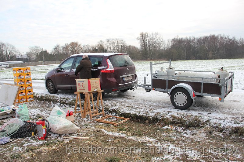 IMG_4285.JPG - de man die de gas doet branden