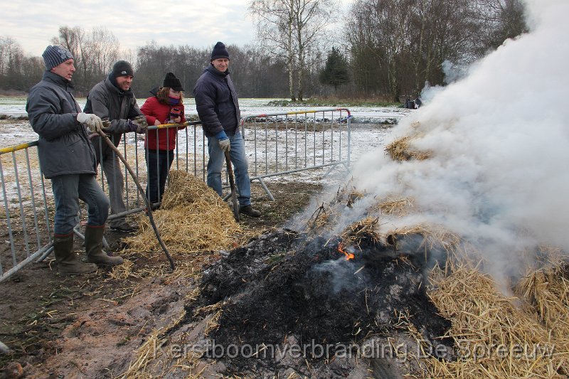 IMG_4295.JPG - heerlijk toch, dat na-stoken...