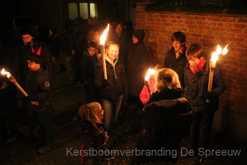 IMG_3817.JPG - als iedereen zijne fakkel in de fik stond...