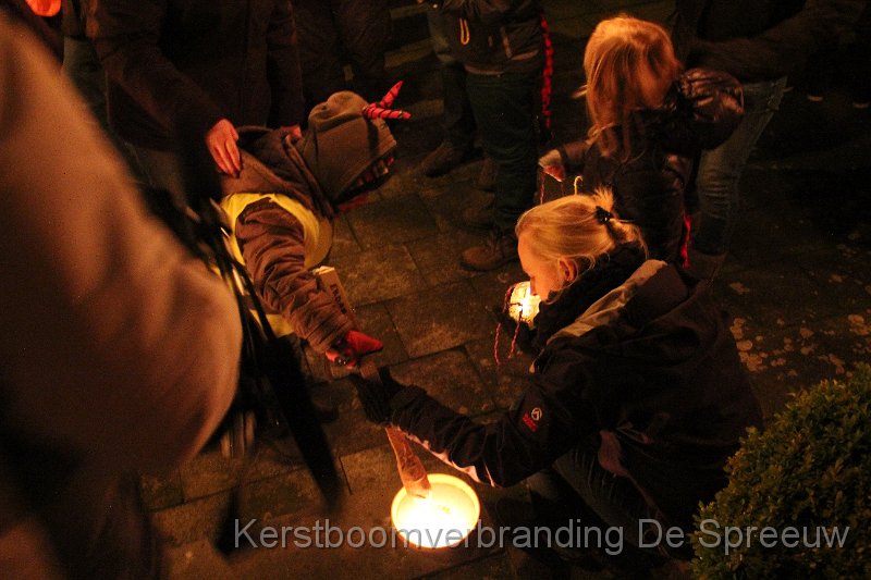 IMG_3820.JPG - maar wel onder deskundige leiding van een beroeps inbrandsteekster