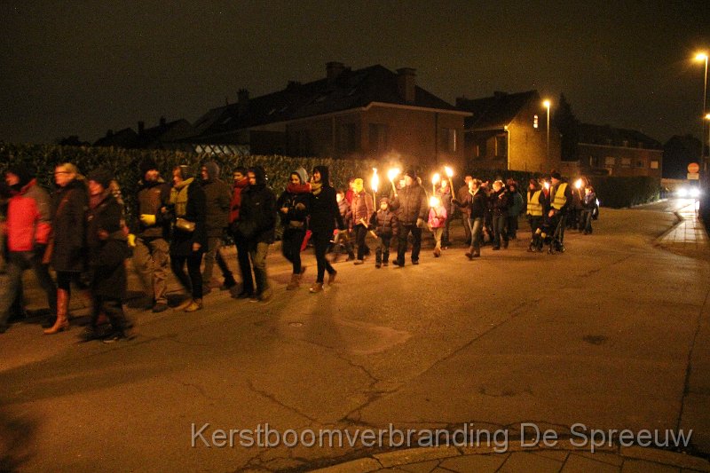 IMG_3850.JPG - en er blijft maar volk opstappen....het moet zowat heel de spreeuwenhoek zijn