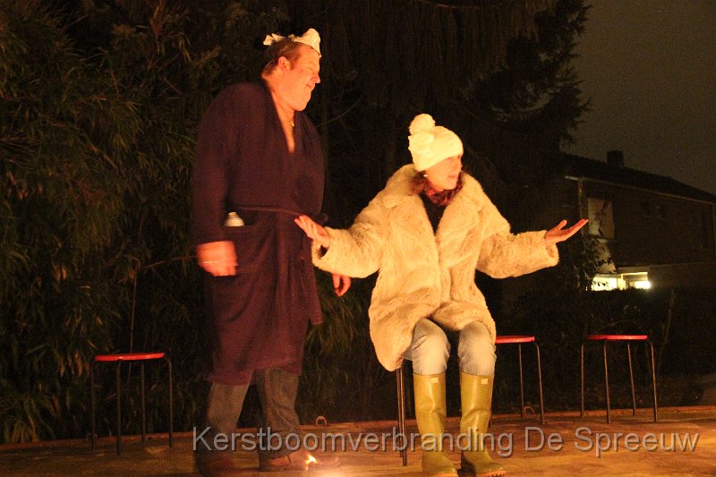 IMG_3894.JPG - en besloot dan maar om een mooie maagd te versieren