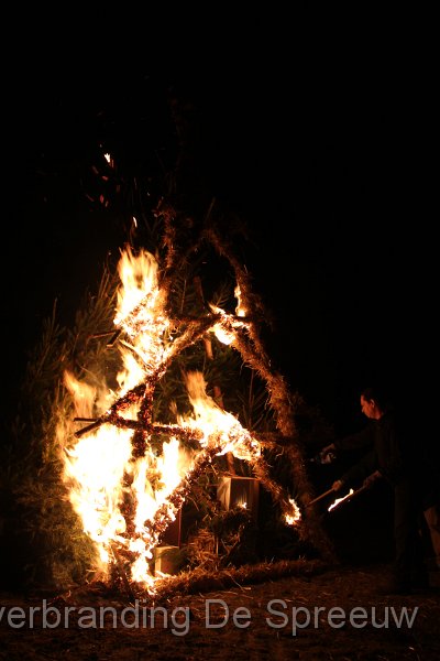 IMG_3930.JPG - lang duurt het niet of het vuur zit tot boven