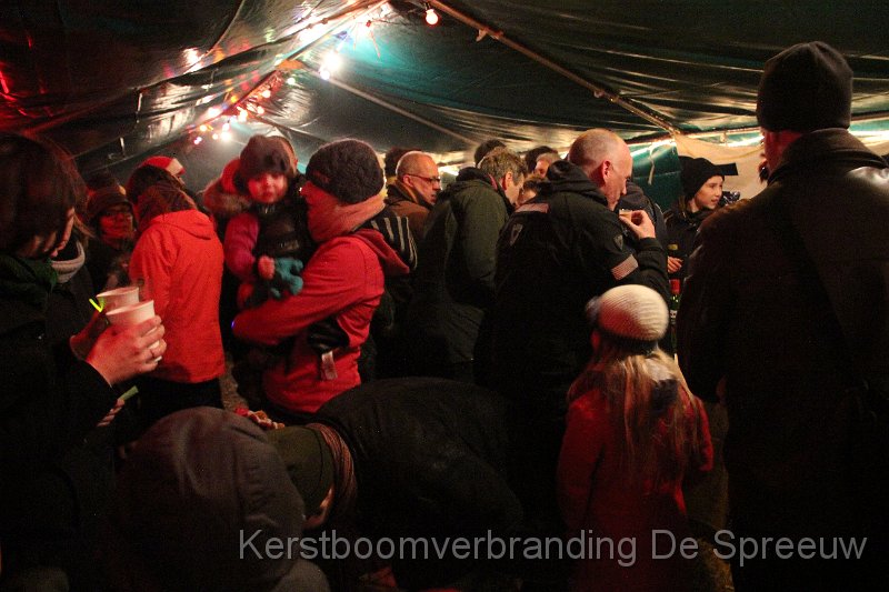 IMG_3966.JPG - ook aan de tent was het een drukte van jewelste