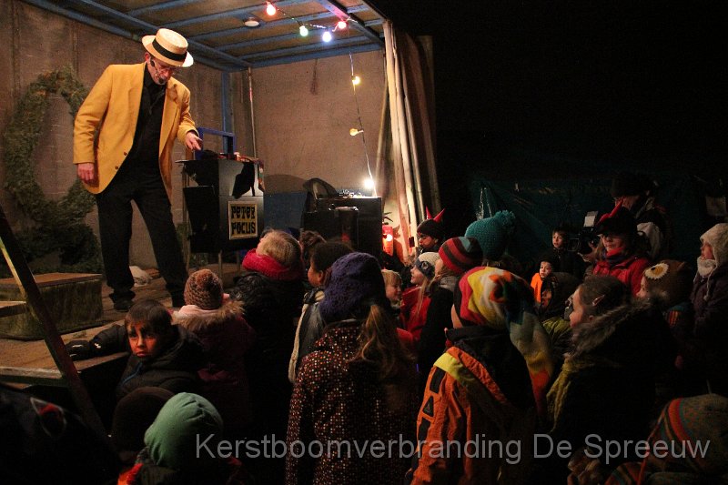 IMG_3974.JPG - aha, mijnheer Peter Pocus gaat aan zijn act beginnen