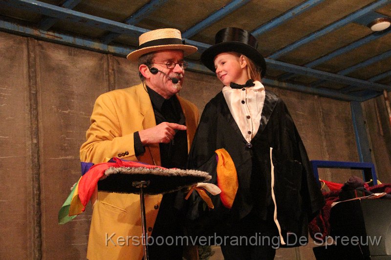 IMG_4008.JPG - iemand die onder deskundige begeleiding ook gaat toveren