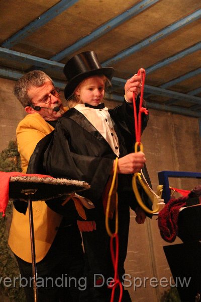 IMG_4024.JPG - ge slaagt er van in een knoop