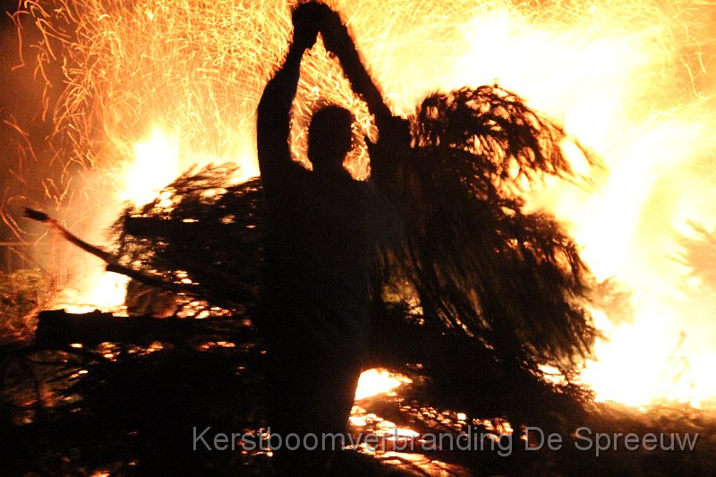 IMG_4081.JPG - om zo die bomen op het vuur te kwakken, het moet nen beer van ne vent zijn geweest