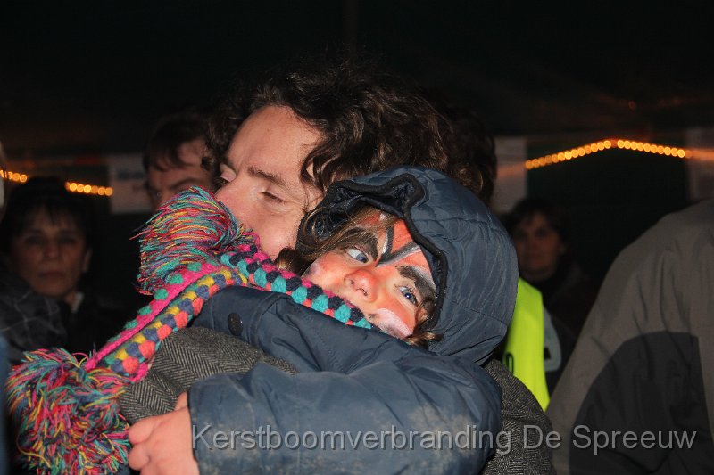 IMG_4097.JPG - zalig, in de armen van de papa