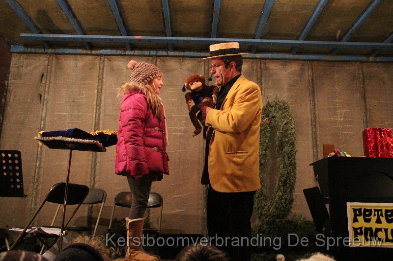 IMG_4110.JPG - naar het schijnt zou die floere ook kunstjes kennen