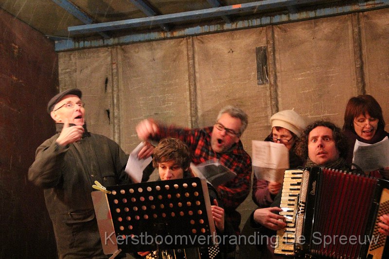 IMG_4147.JPG - zij zongen zo hard...