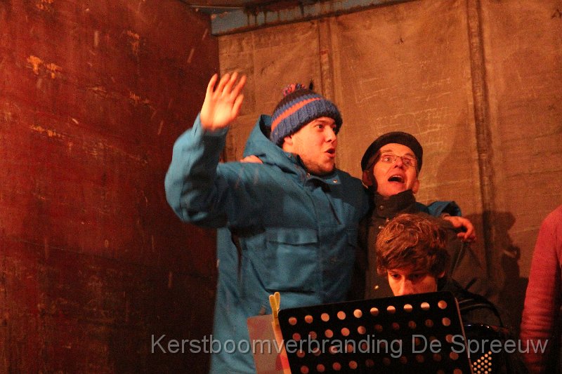 IMG_4171.JPG - nou ja, zingen...