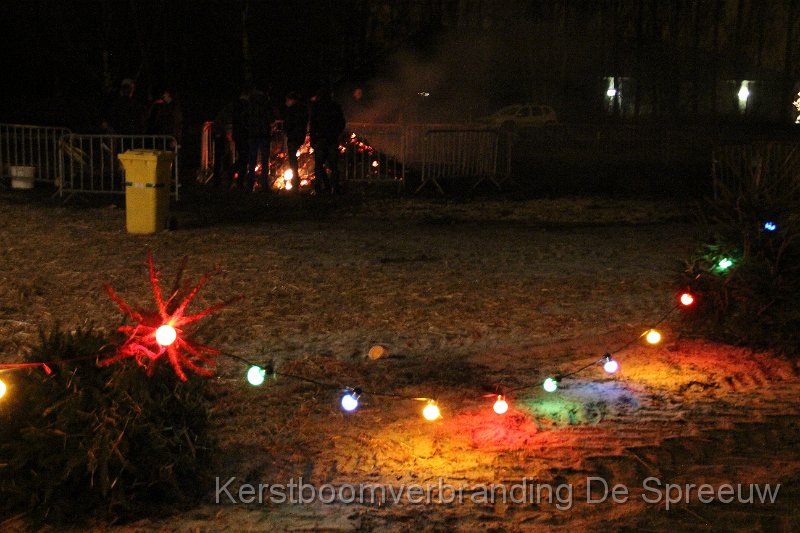 IMG_4248.JPG - het plein van de gekleurde lichtjes liep stilaan leeg