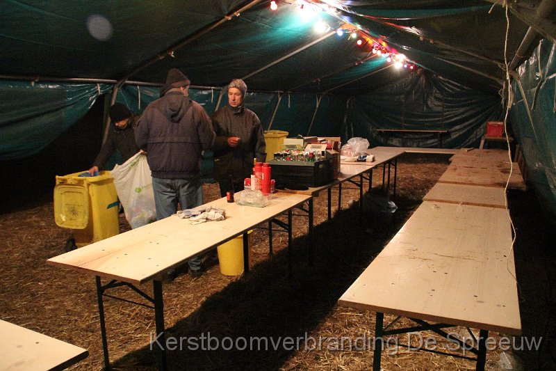 IMG_4259.JPG - tot een stuk in de nacht ruimden zij de boel op