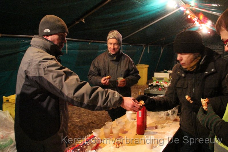 IMG_4263.JPG - hier, ge moogt ook eens bijten