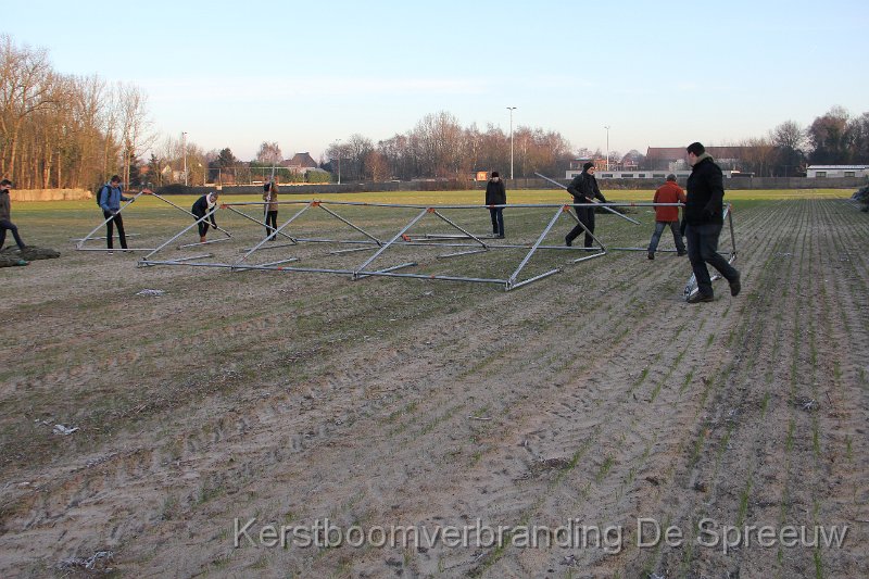 IMG_3339.JPG - dan maar een standaard dakgebinte