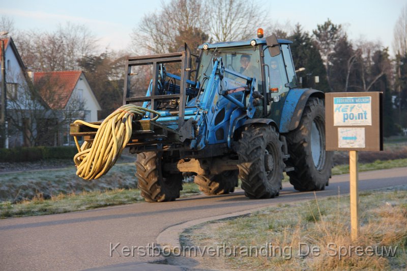 IMG_3379.JPG - daar zijn ze met den darm van spuit zeven