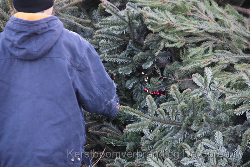 IMG_3403.JPG - hey, d'r hangen nog bollen in die boom...
