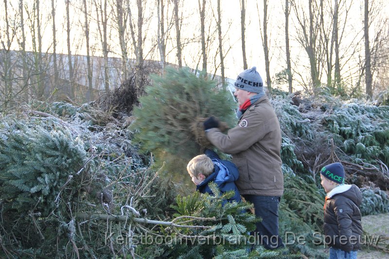 IMG_3448.JPG - met vereende krachten op de stapel gegooid
