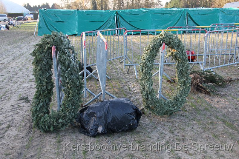 IMG_3469.JPG - twee kransen voor dikke nekken en een zak