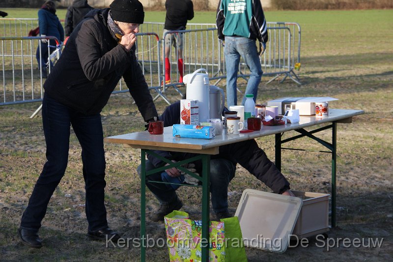 IMG_3543.JPG - gauw nog een snuifke coke naar binnen spelen