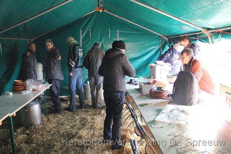 IMG_3590.JPG - het begon hier meer op een openbare werkplaats te lijken