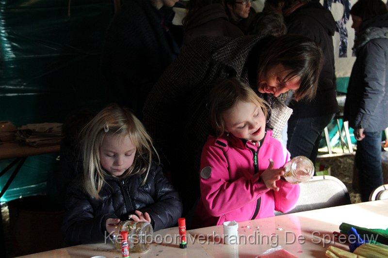 IMG_3630.JPG - de jaarlijkse lantaarntjes, allemaal eigen fabricatie