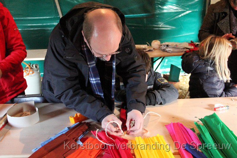 IMG_3632.JPG - uiteraard is de knutselnamiddag voor iedereen