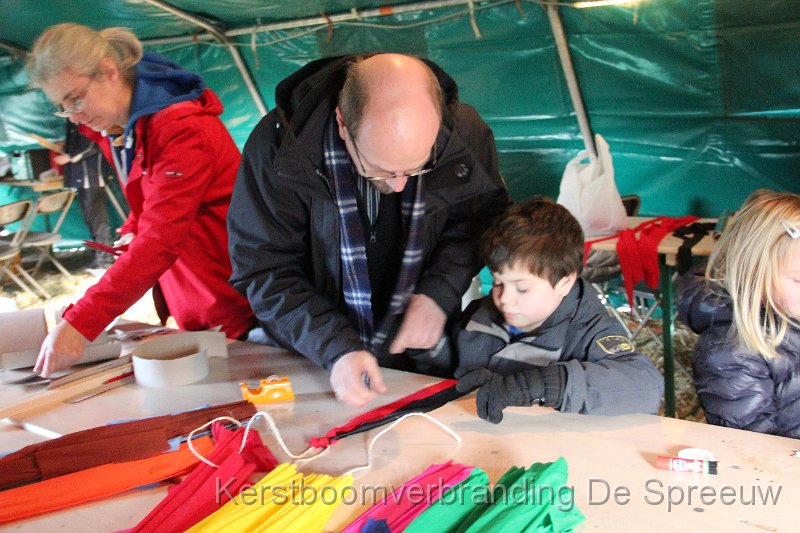 IMG_3633.JPG - gelukkig komt zoonlief helpen....