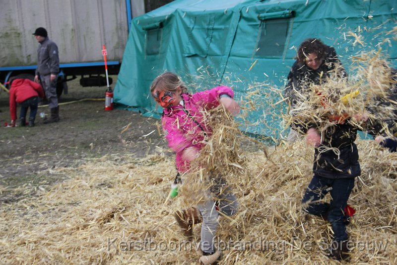 IMG_3701.JPG - de traditionele strogevechten
