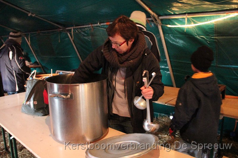 IMG_3764.JPG - kijk, ik zal eens toveren, eerst pollepels en ....