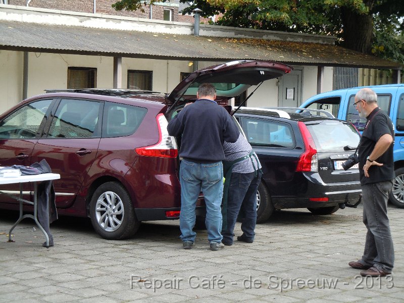 DSCN2716.JPG - in plaats van foto's te nemen was die gewoon curieus wat ze daar aan het doen waren