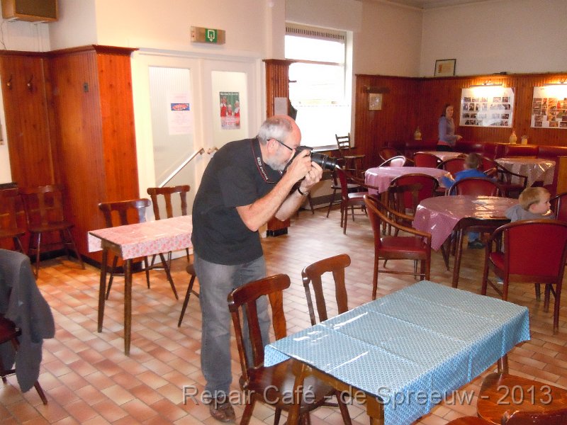 DSCN2724.JPG - eindelijk trekt hij eens een fotooke