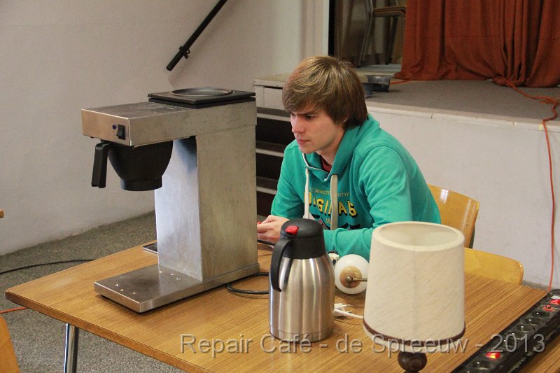 IMG_4581.JPG - een eerste reparatie? dat ziet er niet gemakkelijk uit