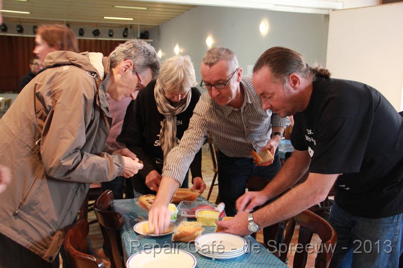 IMG_4607.JPG - dat noemt men ... aanvallen!