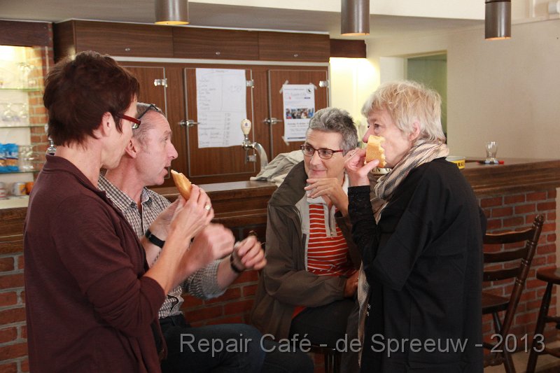 IMG_4617.JPG - nen helen uitleg hoe hij heeft leren paard rijden