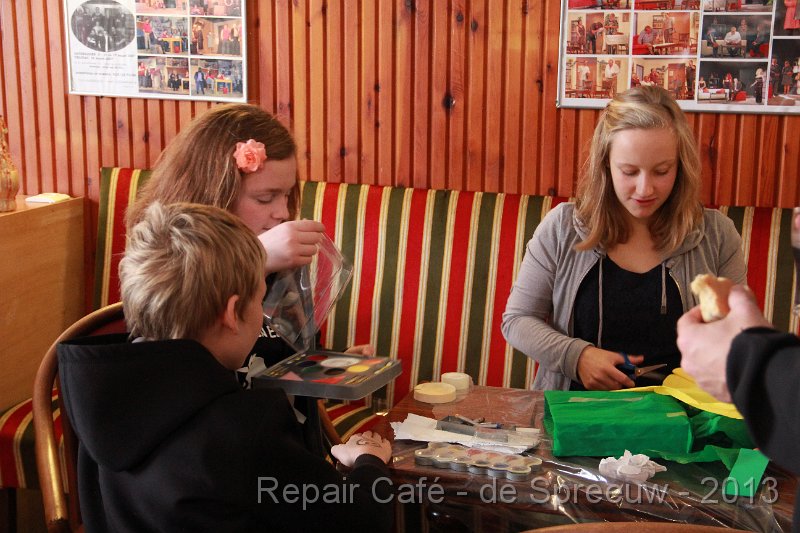 IMG_4627.JPG - het knutselen was ondertussen al begonnen