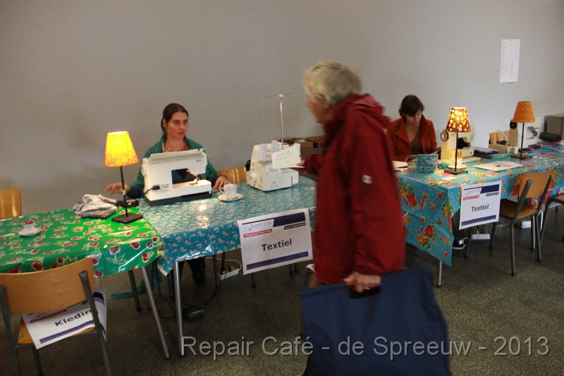 IMG_4646.JPG - een eerste klant voor de textielafdeling