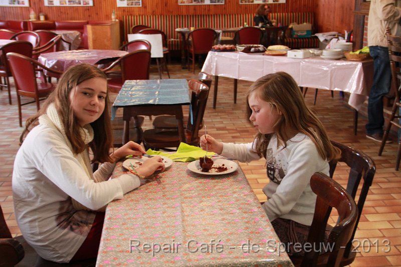 IMG_4706.JPG - onze reparatie is het opvullen van gaatjes in onze magen