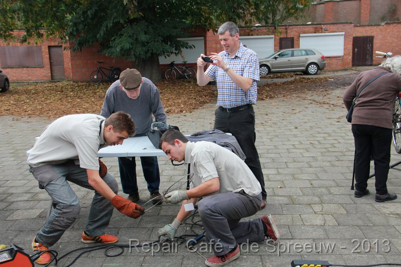 IMG_4744.JPG - buiten waren er echte lassers bezig